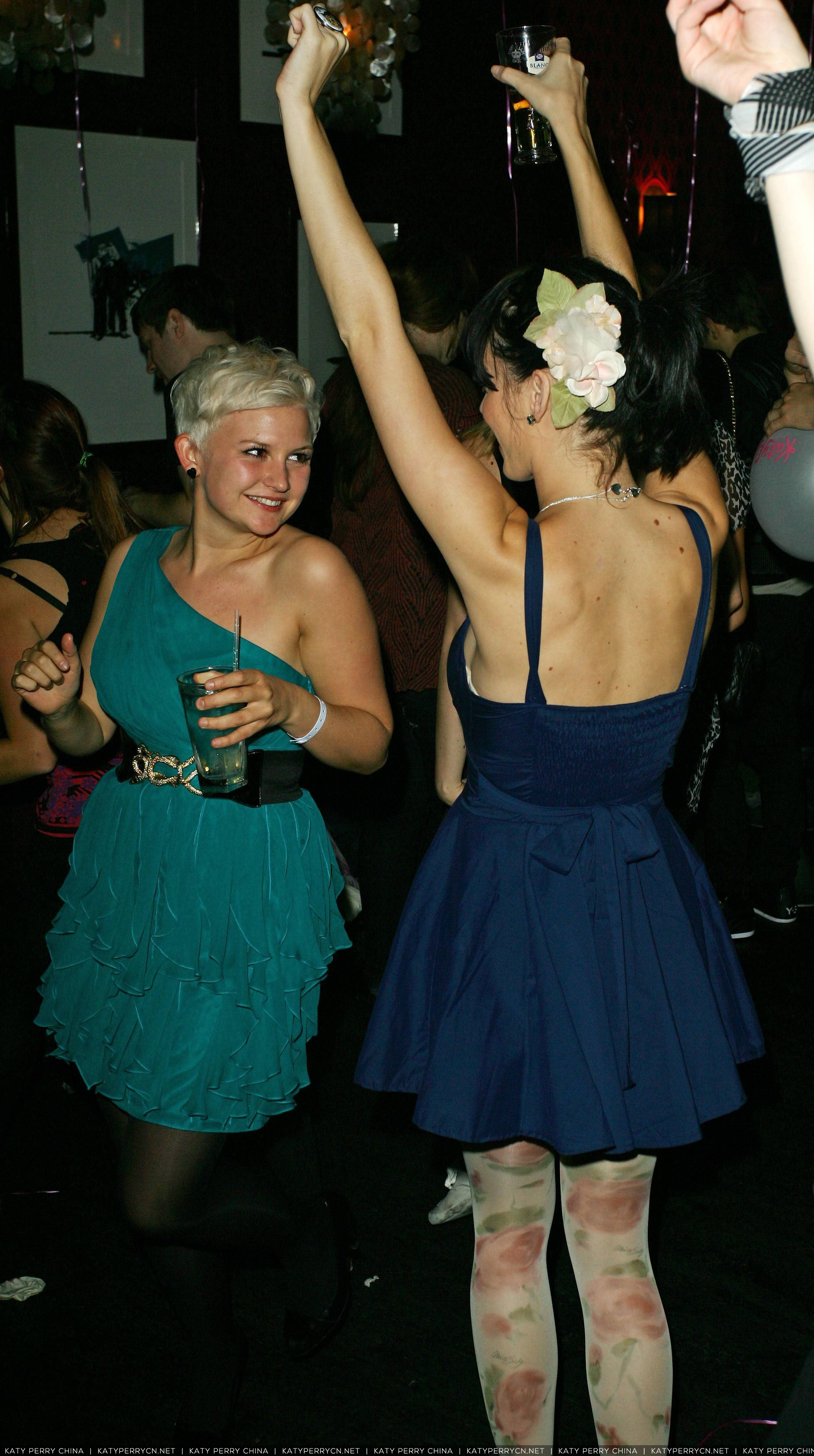 参加演唱会庆功派对 - 2008年9月25日