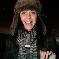 凯蒂·佩芮与罗伯特·帕丁森和朋友们一起在Il Sole餐厅庆祝凯蒂的生日 - 2008年12月17日