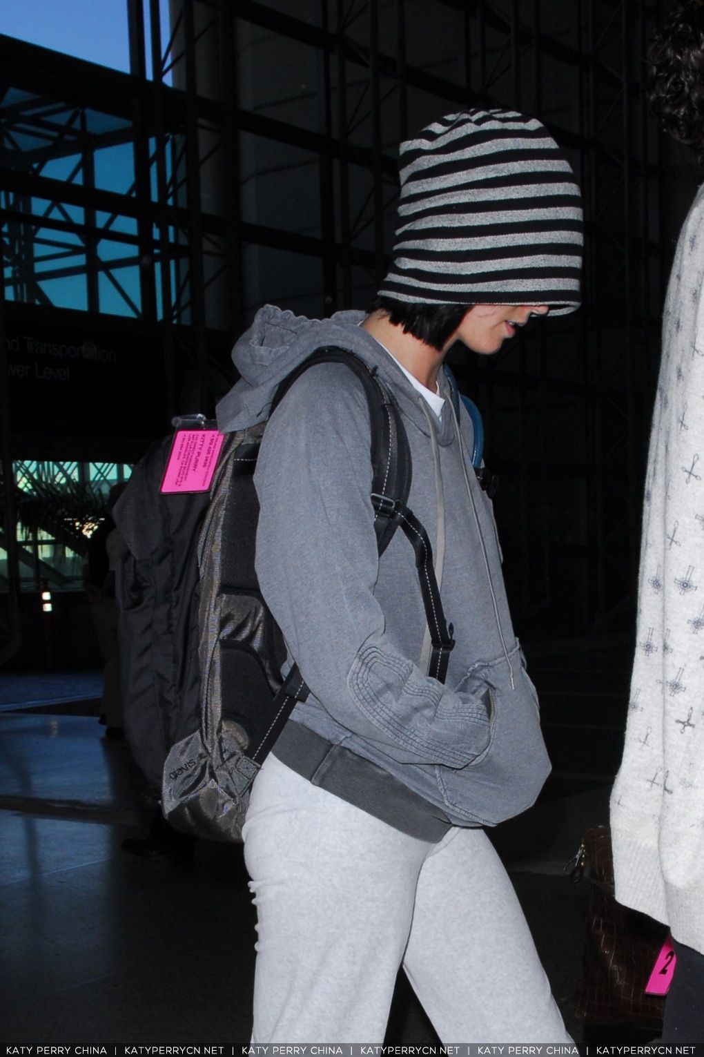 凯蒂佩芮离开洛杉矶机场 - 2009年1月15日