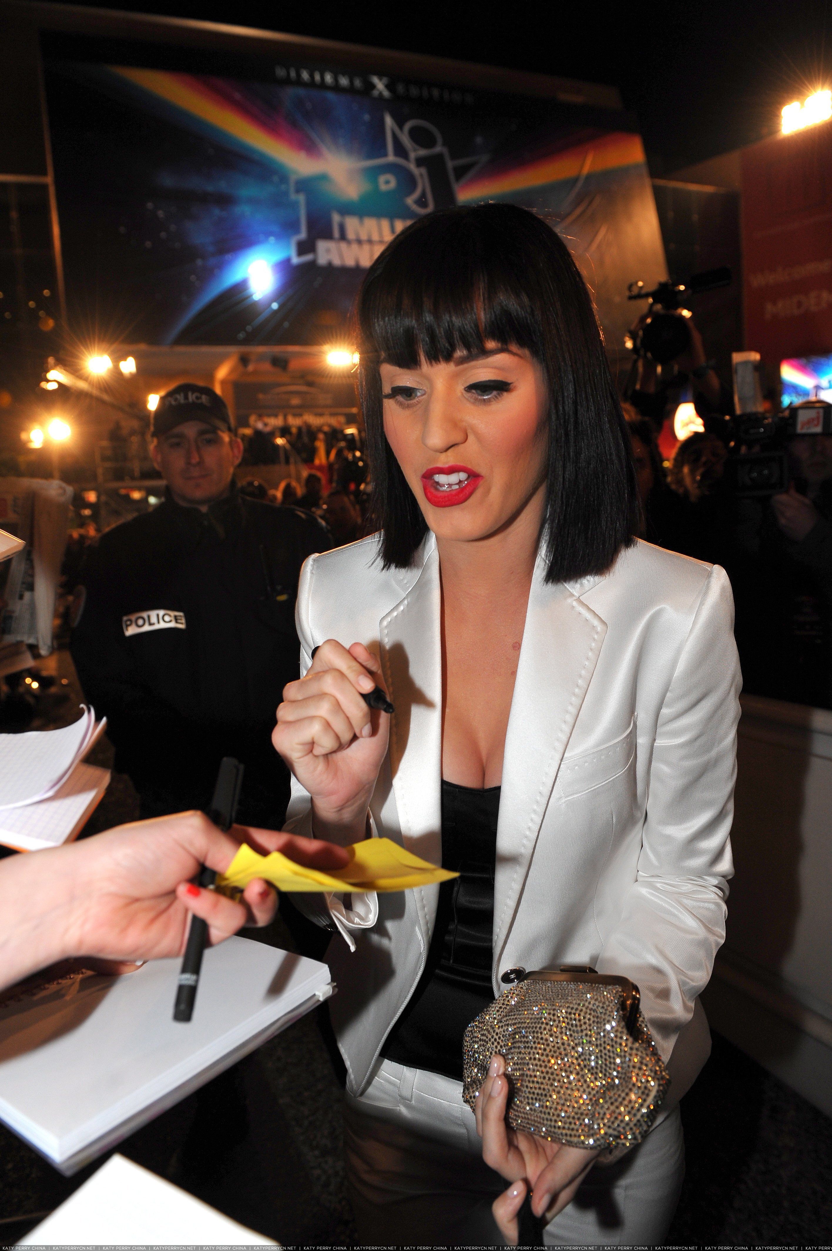 10th Annual NRJ Musics Awards 2009 - 红地毯