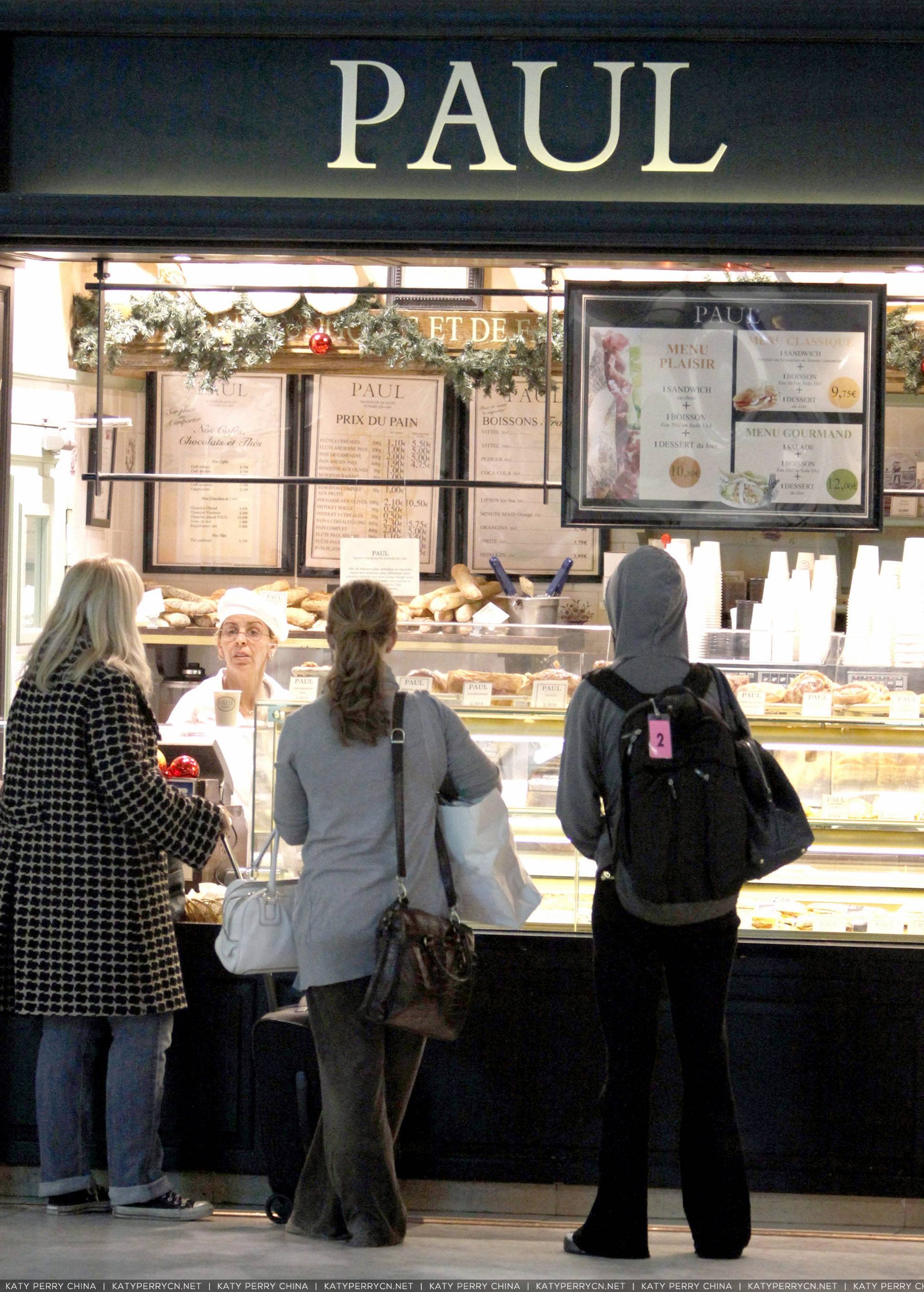 在尼斯机场吃零食 - 2009年1月18日