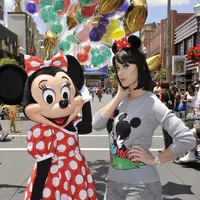 凯蒂·佩芮与海顿·潘妮蒂尔游览华特迪士尼世界