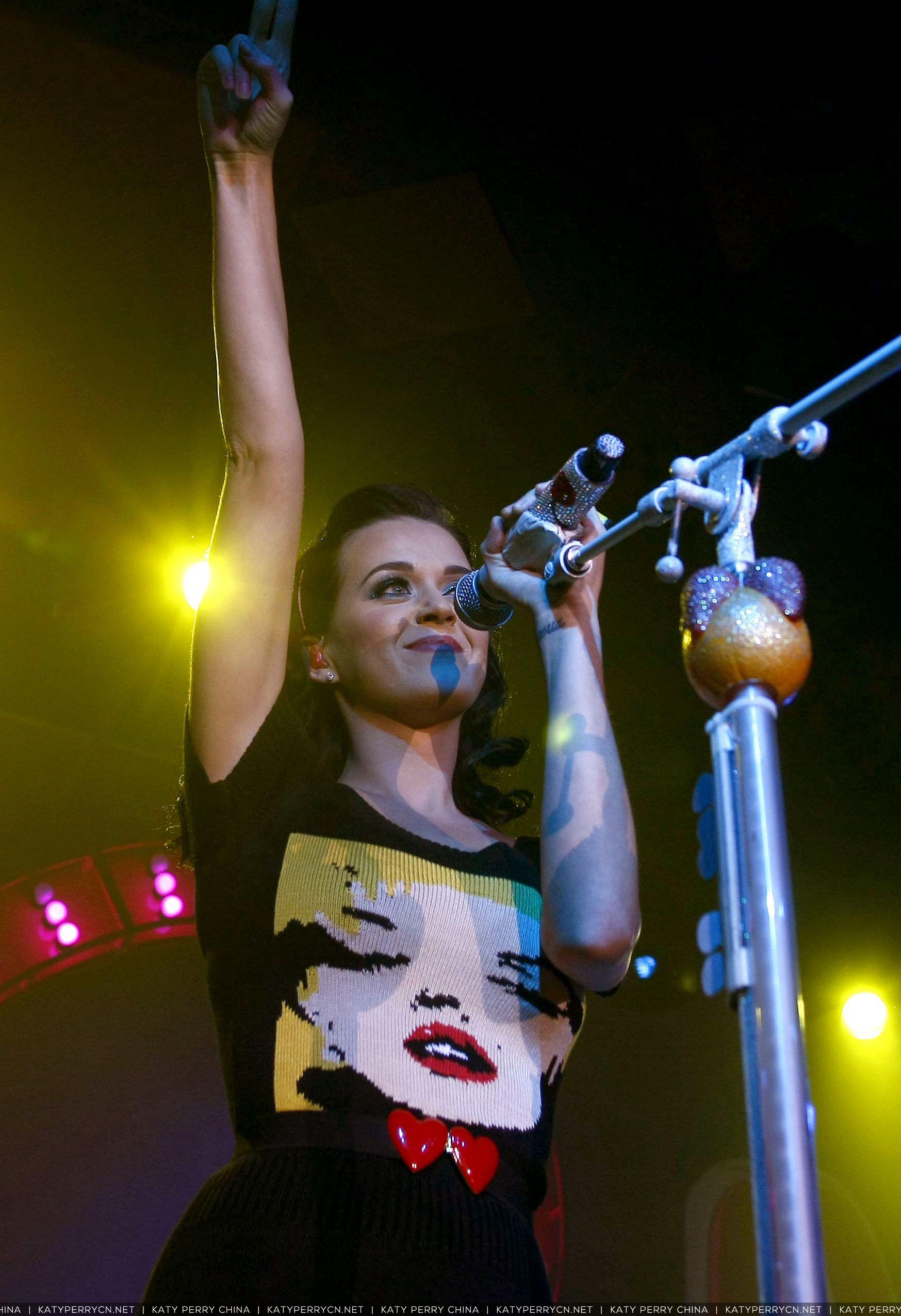 Hello Katy Tour | Glasgow, Scotland - August 21, 2009