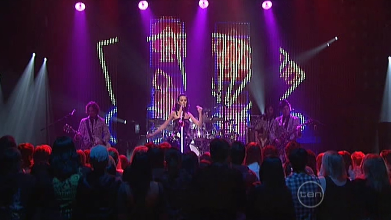 Waking Up In Vegas (Rove Live)