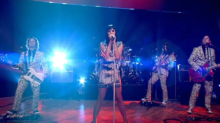 Waking Up In Vegas (Alan Carr Chatty Man)