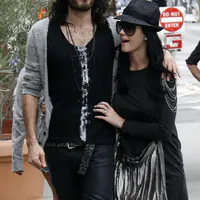 凯蒂佩芮和拉塞尔布兰德在洛杉矶外出