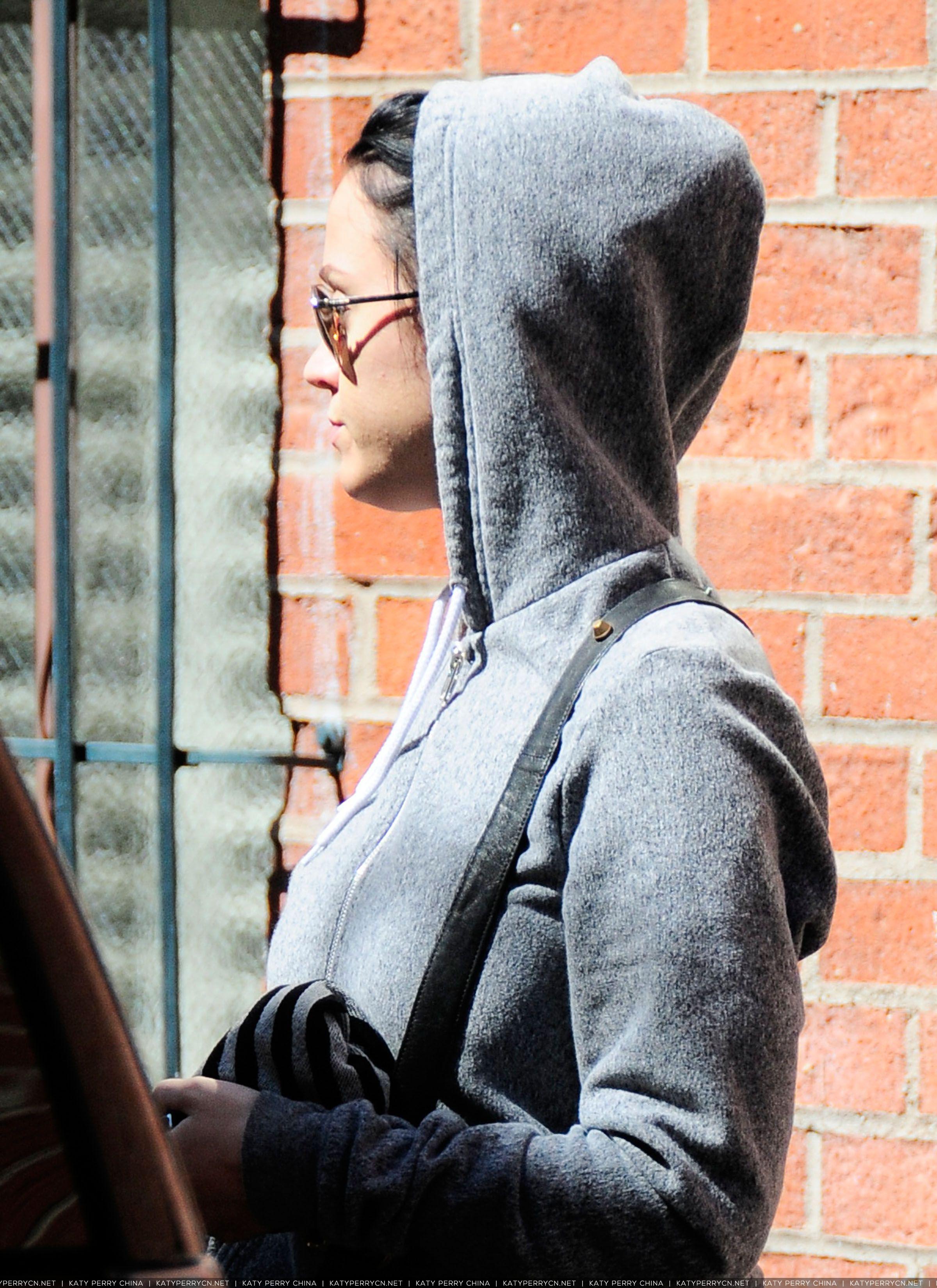 Katy Perry left a doctor's appointment in Los Angeles