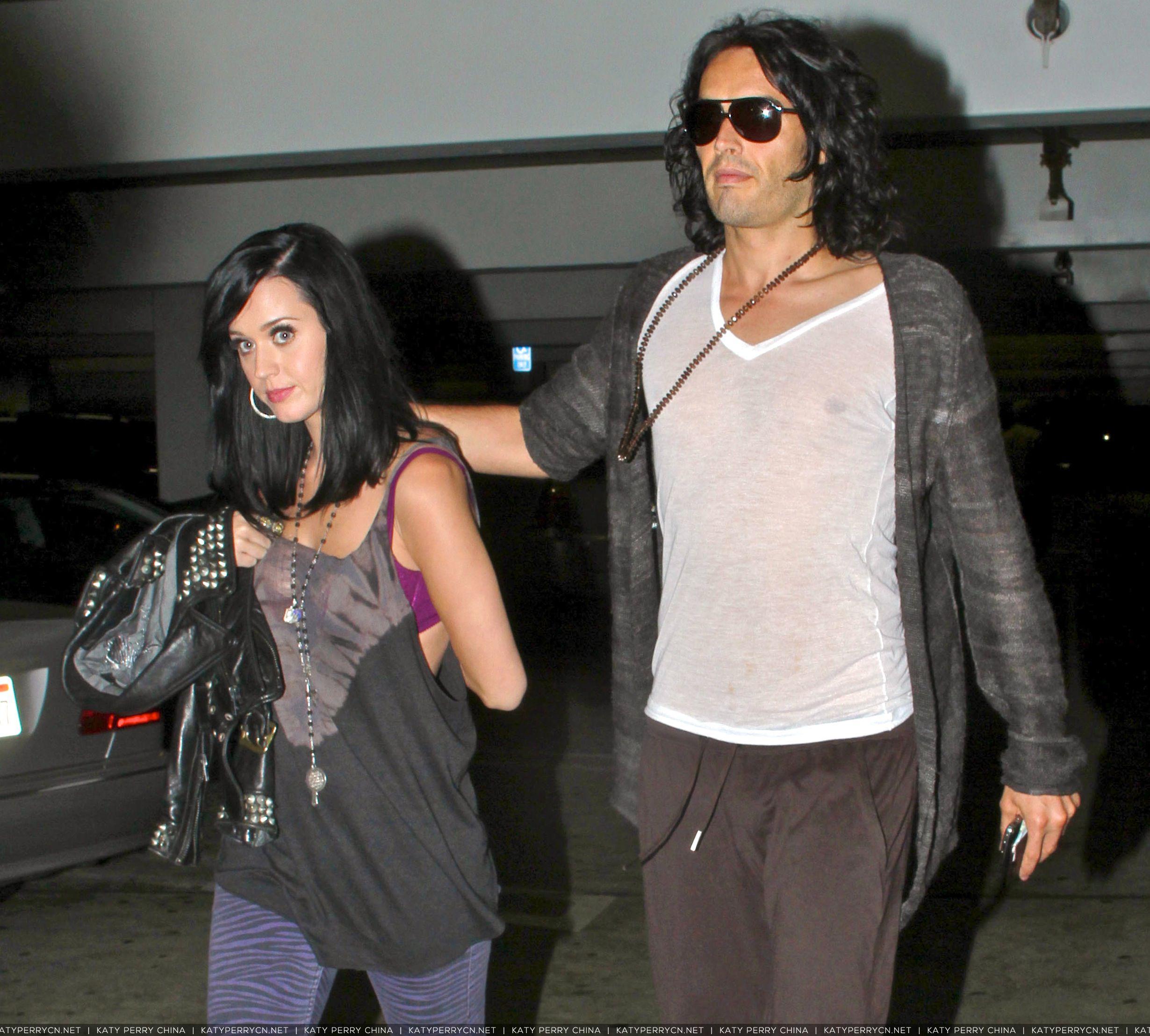 凯蒂佩芮和拉塞尔布兰德在洛杉矶的格罗夫度晚上外出