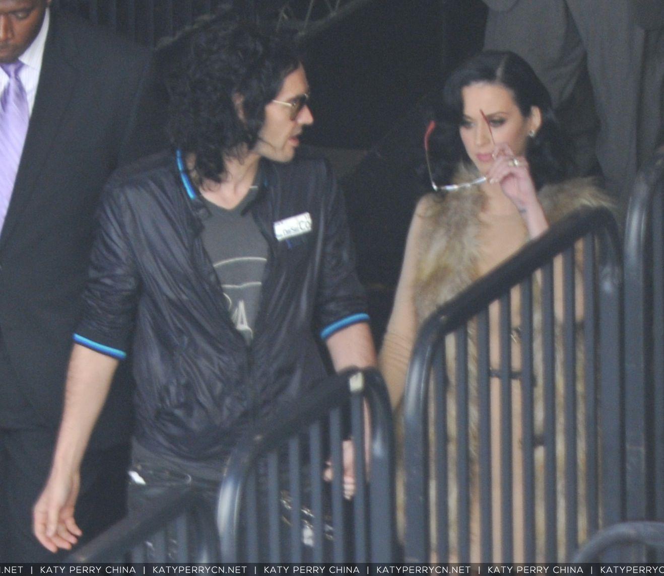 凯蒂佩芮和拉塞尔布兰德前往柯达剧院参加奥普拉的奥斯卡节目录制