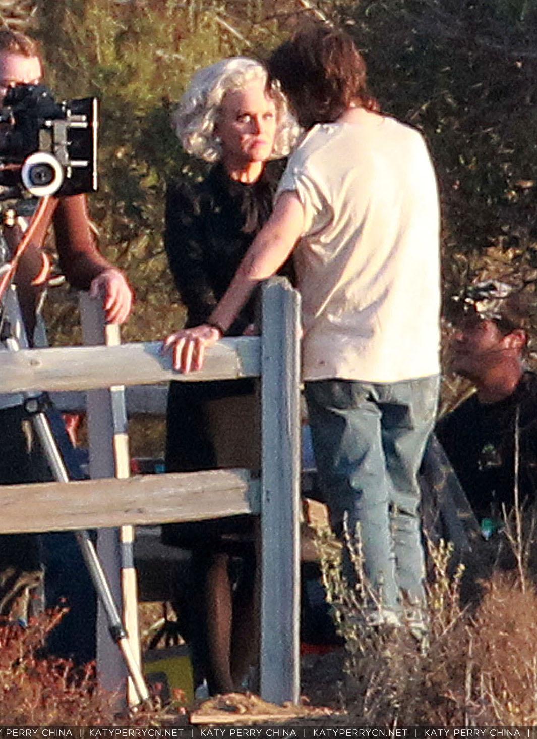 A Super Old Katy Perry Films Video For Newest Single “The One That Got Away”