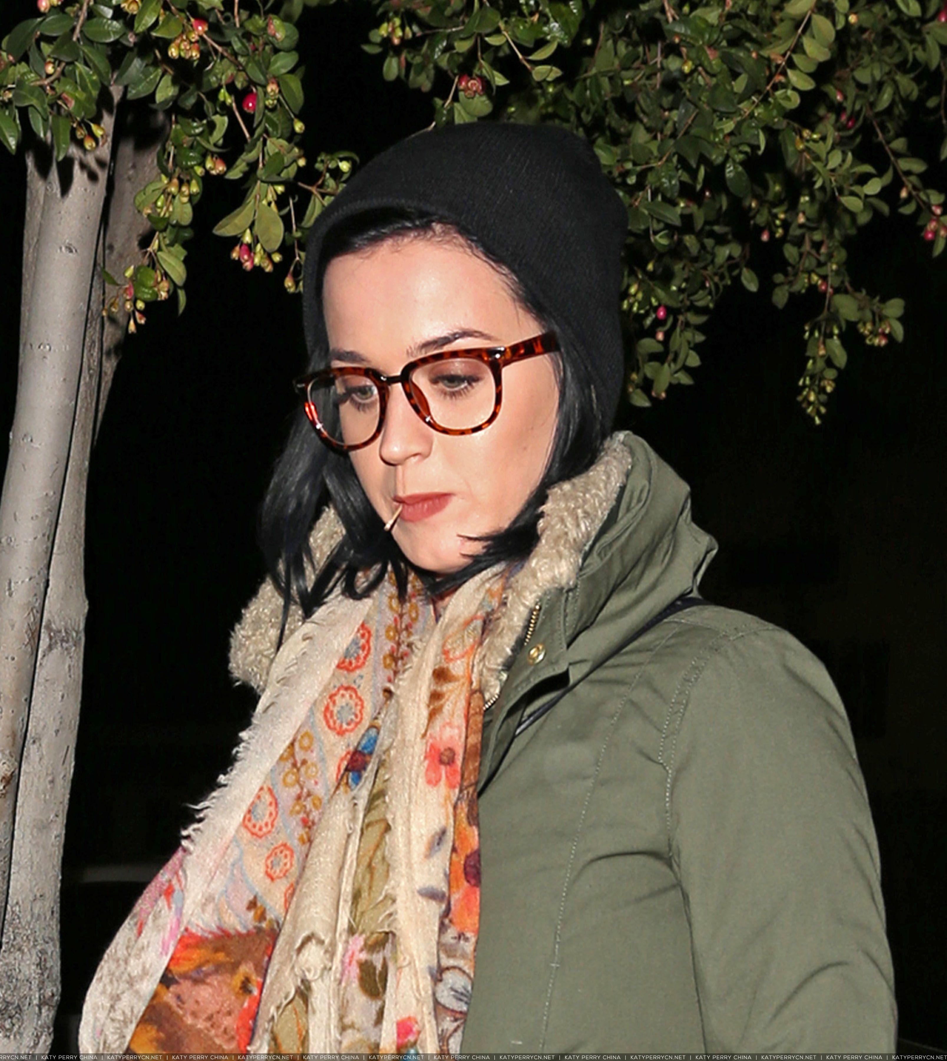 凯蒂佩芮和约翰梅尔在比佛利山庄的Matsuhisa餐厅共进晚餐