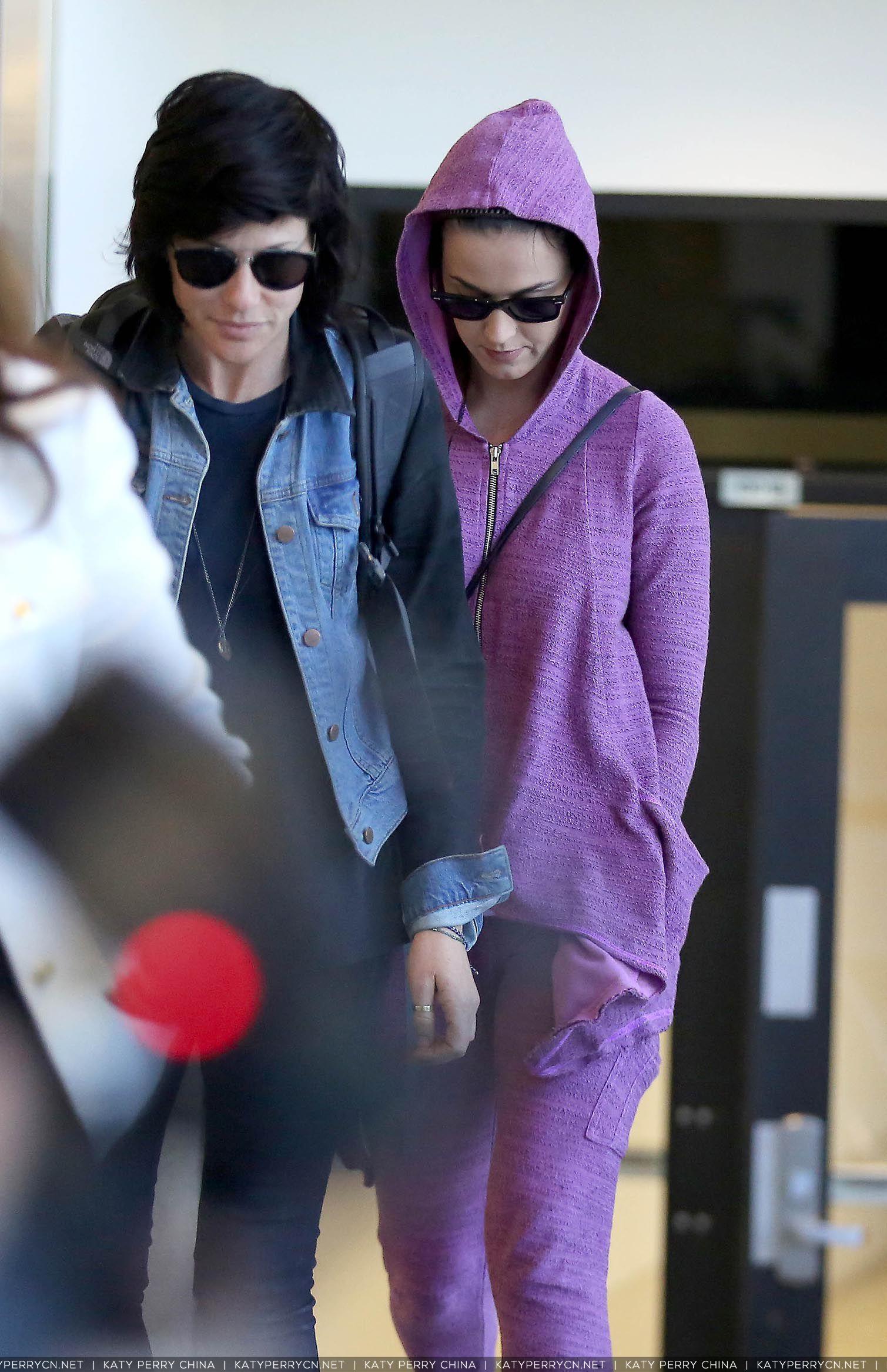 Katy Perry Arriving On A Flight At LAX