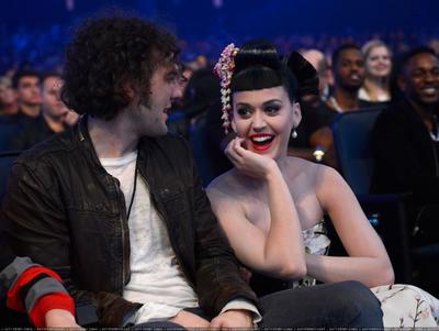 2013 American Music Awards - Backstage And Audience