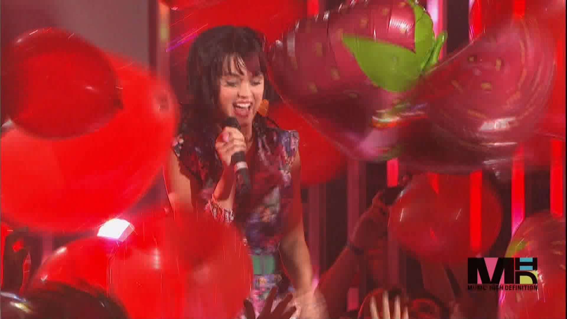 I Kissed A Girl (FNMTV Premieres)