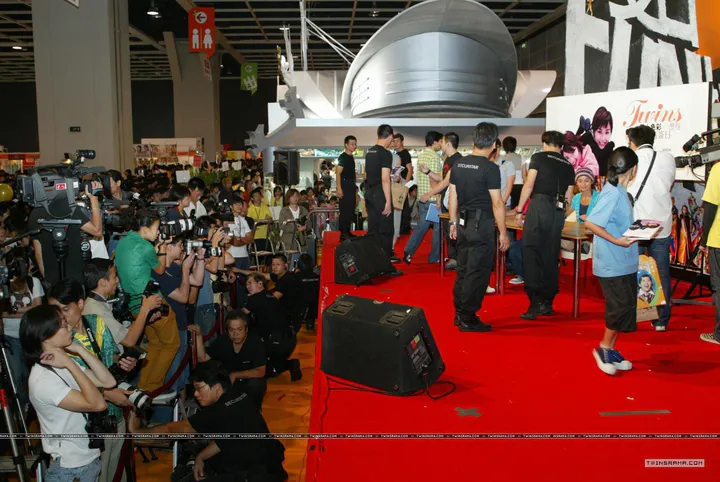 《爱上色彩之历险》写真集 香港签名会