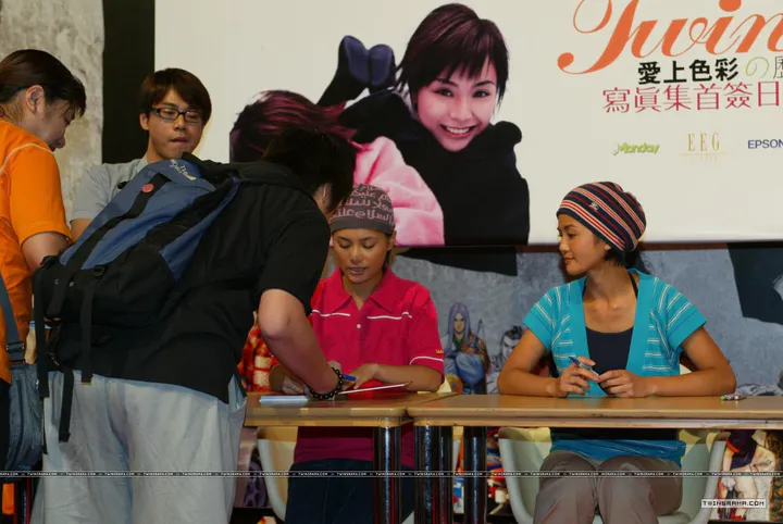 《爱上色彩之历险》写真集 香港签名会