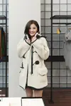 蔡卓妍 参观Coach店