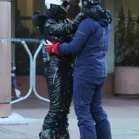 Katy Perry 和 Orlando Bloom 滑雪之后回酒店