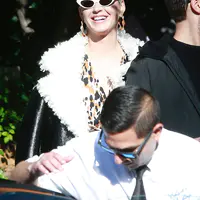 和朋友们参加某个奥斯卡预热派对