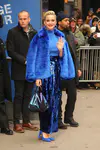 Katy Perry 离开《早安美国》节目录制现场路过时代广场