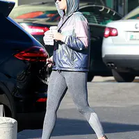 买了一杯星巴克 - 2019年12月10日街拍