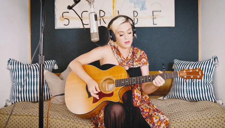 Houseparty直播回放：吉他教学 + 演唱“Daisies”