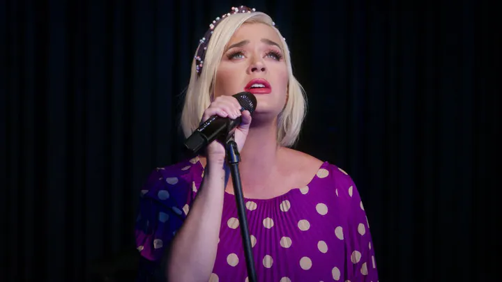 What Makes A Woman (不插电视频)