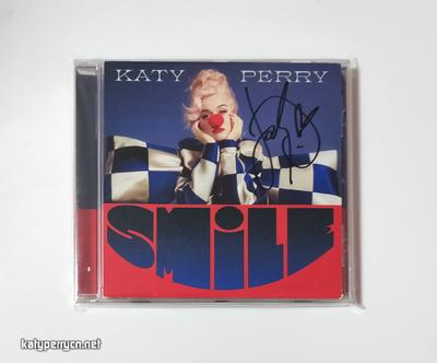 【歌迷会发售】Katy Perry亲笔签名版《SMILE》专辑
