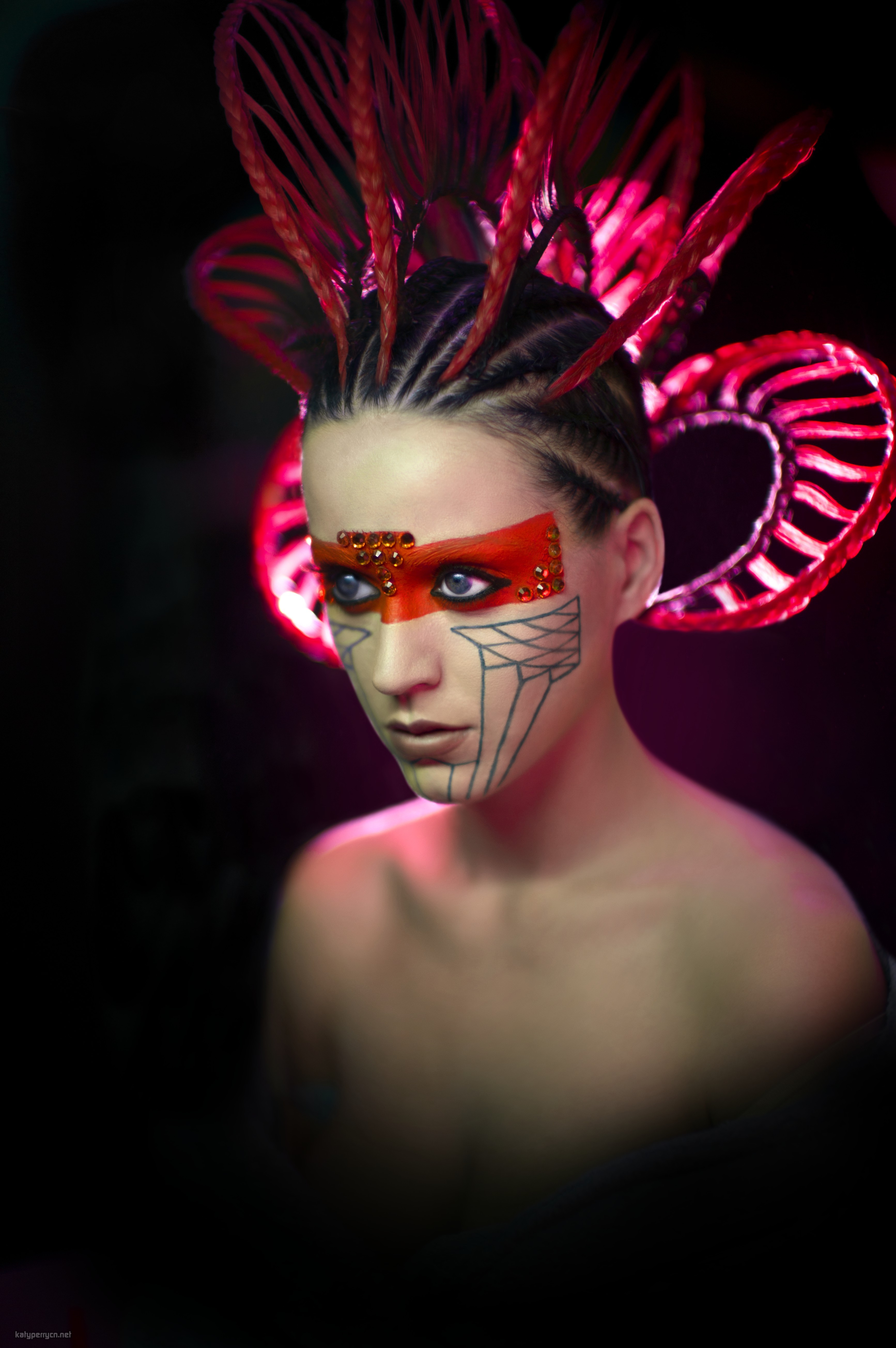 凯蒂佩芮变身「外星品种E.T.」科技诡谲造型全面曝光！