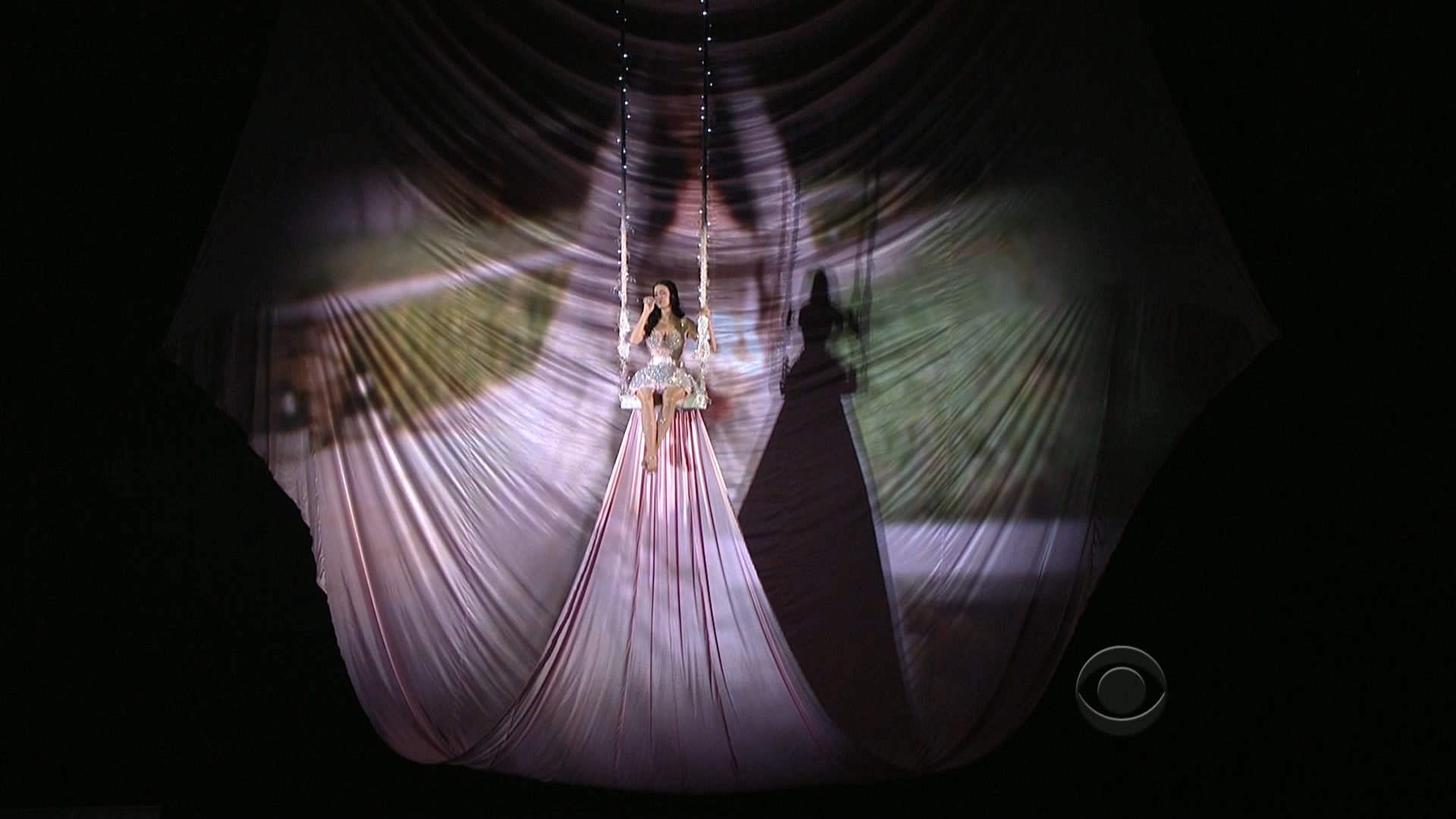 Not Like the Movies & Teenage Dream - 第53届格莱美颁奖礼 现场