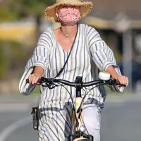 Katy Perry 和 Orlando Bloom 在圣巴巴拉外出骑自行车 - 2021年4月8日