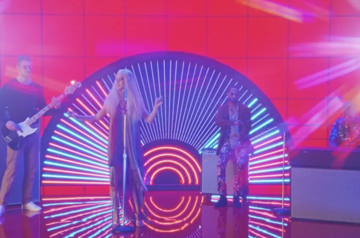 Feels - 音乐录影带（第二版）