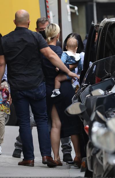 Katy Perry 和 Daisy Dove Bloom在圣日耳曼德佩教堂附近购物 - 2021年7月7日