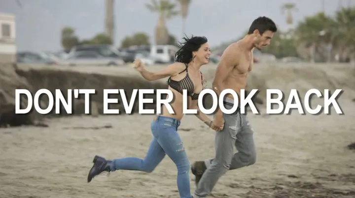 Teenage Dream (歌词版录影带)