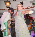 Katy Perry和Orlando Bloom在“Taverna Anema e Core”夜店饮酒唱K