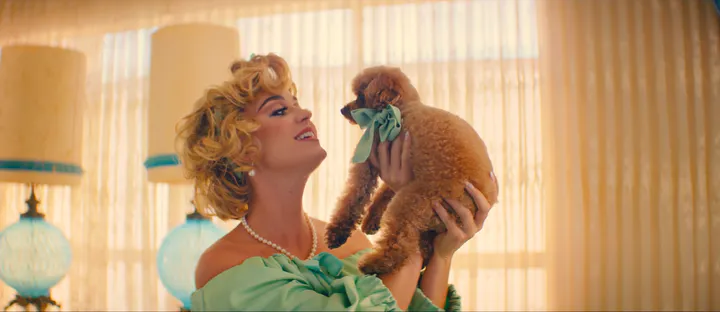 Small Talk 音乐录影带