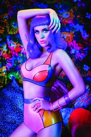 凯蒂佩芮全裸发片声势旺 追平娜姐纪录夺冠红不让！ ‎