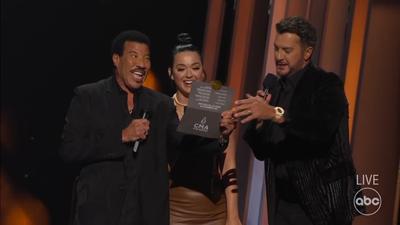 2021 CMA 乡村音乐奖 - Katy Perry 串场颁奖