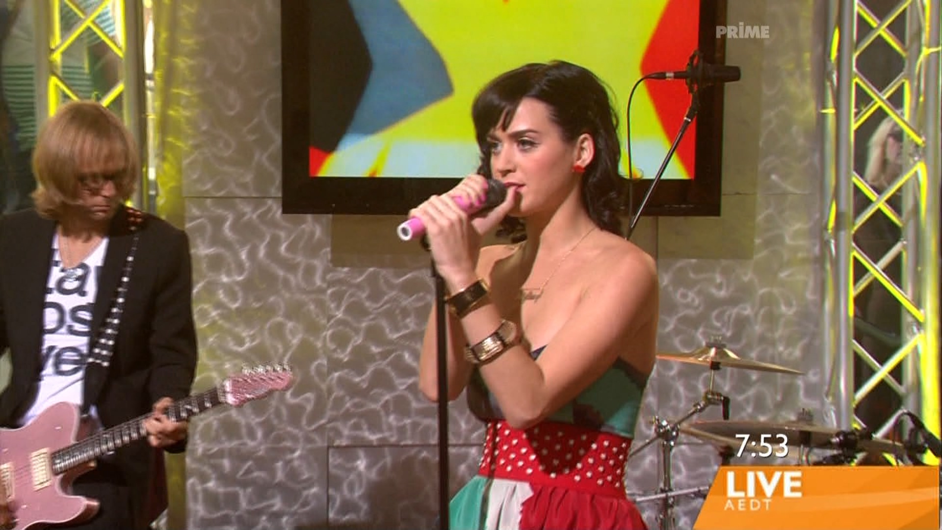 I Kissed A Girl (Sunrise 现场)