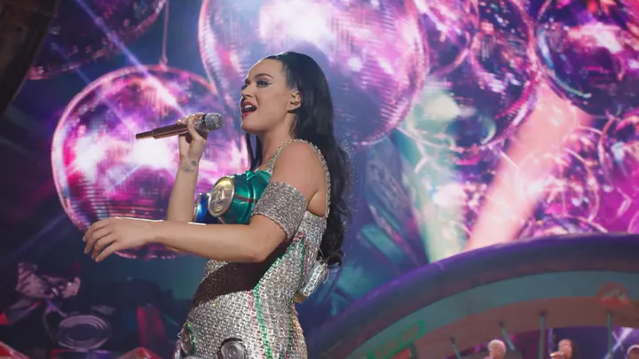 Never Really Over (拉斯维加斯驻唱 PLAY 现场) [官方片段]