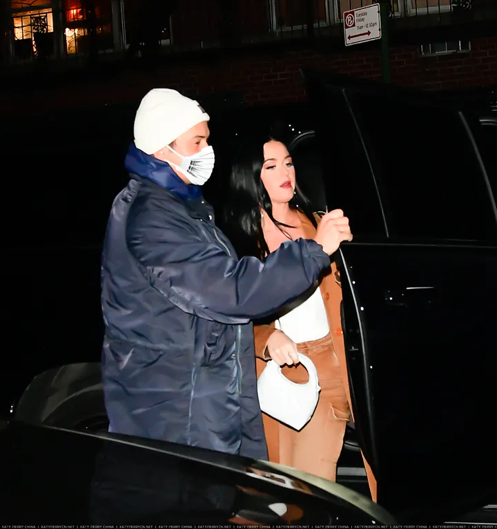 Katy Perry 和 Orlando Bloom 到达Carbone餐厅 - 2022年1月27日