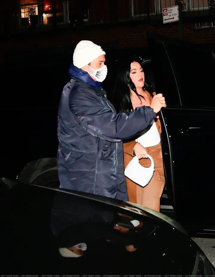 Katy Perry 和 Orlando Bloom 到达Carbone餐厅 - 2022年1月27日