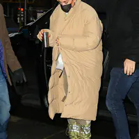 Katy Perry 和 Orlando Bloom 抵达酒店 - 2022年1月27日