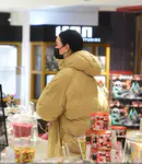 Katy Perry 和 Orlando Bloom 逛儿童玩具店 FAO Schwarz - 2022年1月28日