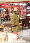 Katy Perry 和 Orlando Bloom 逛儿童玩具店 FAO Schwarz - 2022年1月28日