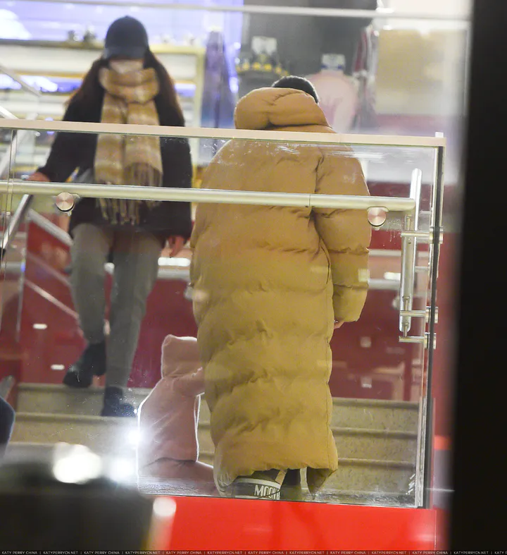 Katy Perry 和 Orlando Bloom 逛儿童玩具店 FAO Schwarz - 2022年1月28日