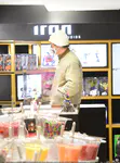 Katy Perry 和 Orlando Bloom 逛儿童玩具店 FAO Schwarz - 2022年1月28日
