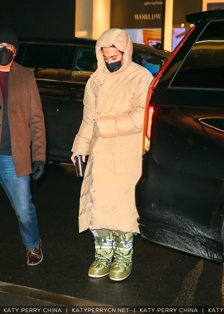 Katy Perry 和 Orlando Bloom 逛儿童玩具店 FAO Schwarz - 2022年1月28日