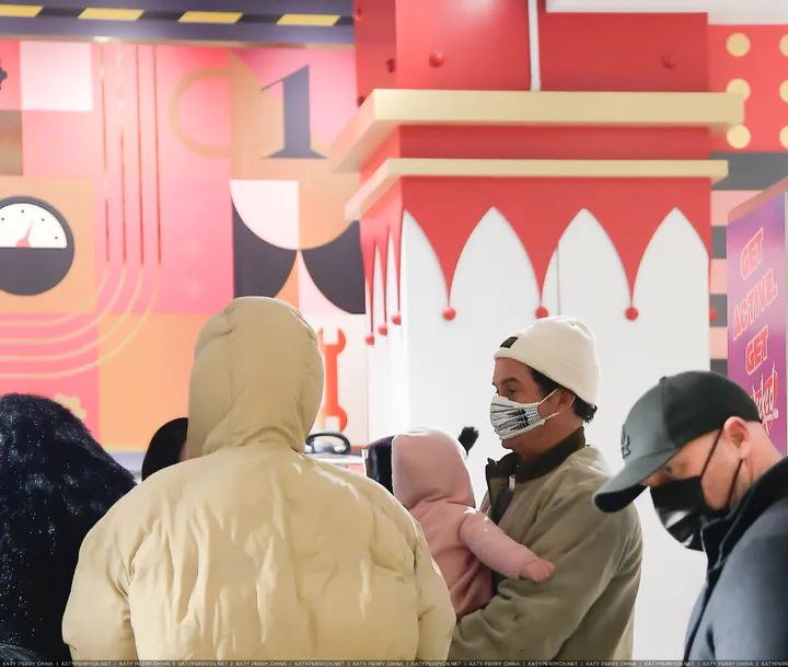 Katy Perry 和 Orlando Bloom 逛儿童玩具店 FAO Schwarz - 2022年1月28日