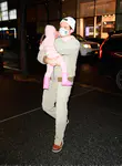 Katy Perry 和 Orlando Bloom 逛儿童玩具店 FAO Schwarz - 2022年1月28日